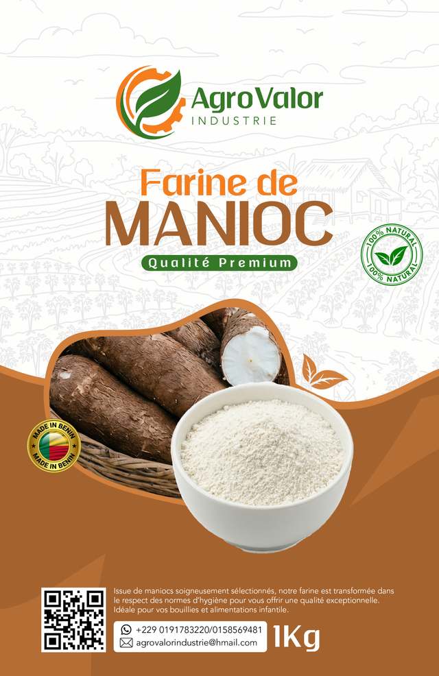 Sachet de farine de manioc AgroValor, 1 kg, avec des racines de manioc et un bol de farine.