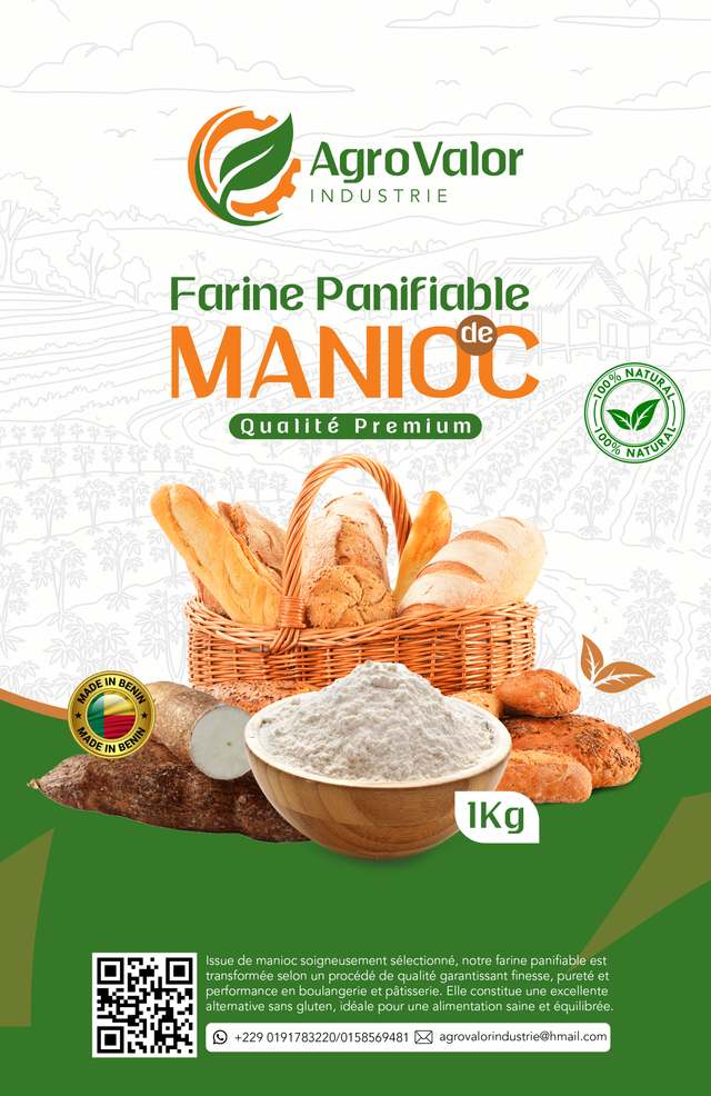 Sachet de farine panifiable de manioc AgroValor, 1 kg, avec une corbeille de pains et un bol de farine.